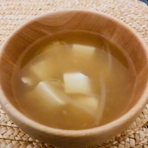 豆腐ともやしの味噌汁
